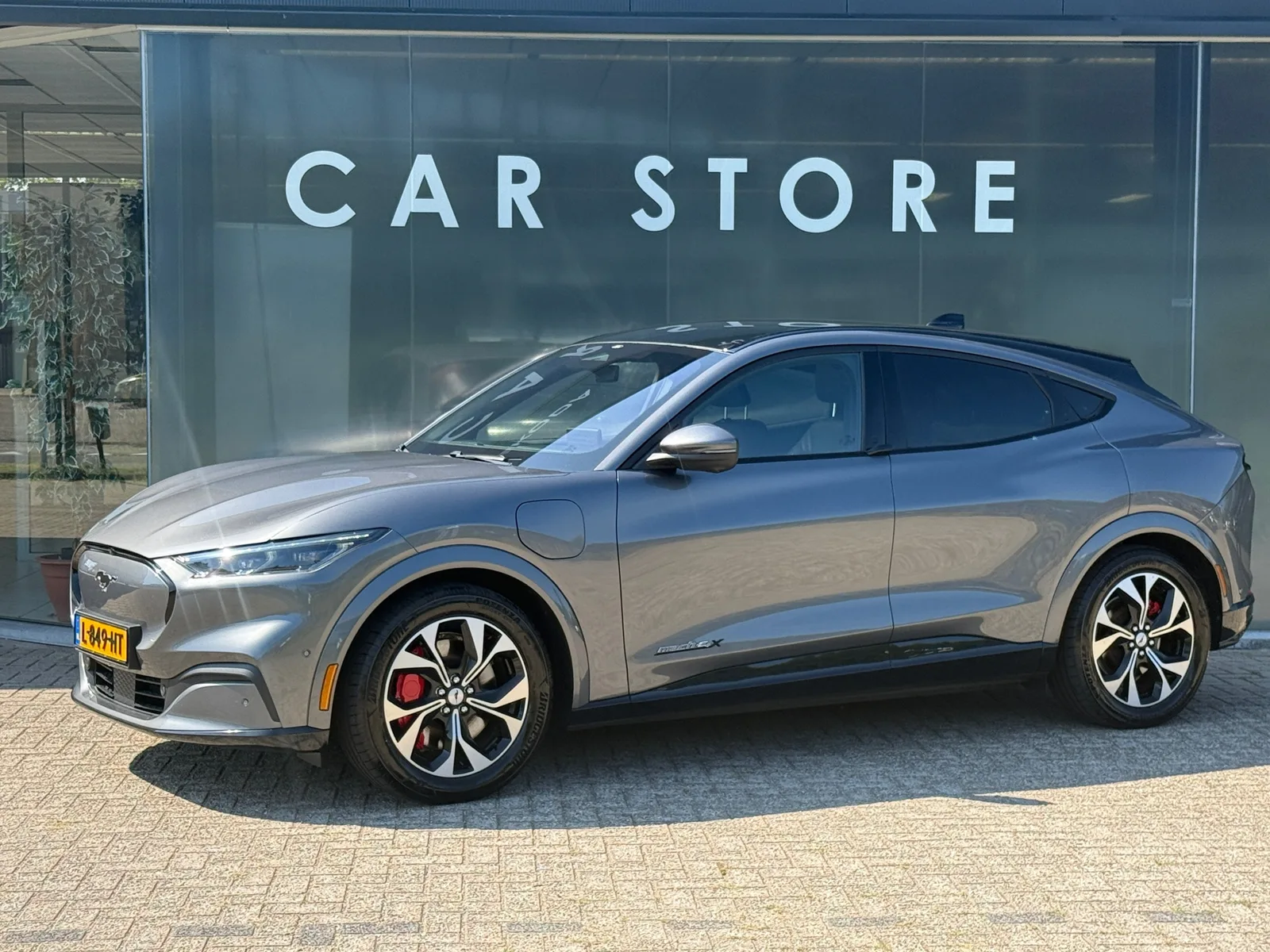 Ford Mustang Mach-E (2021) — foto 1