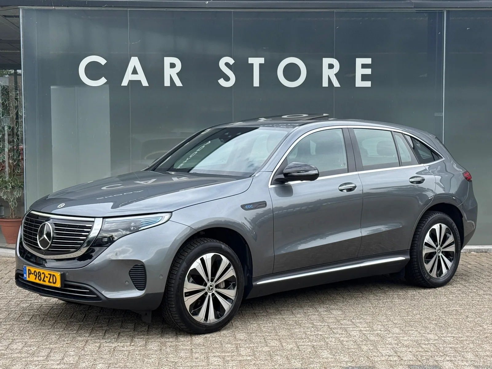 Mercedes-Benz EQC (2022) — foto 1