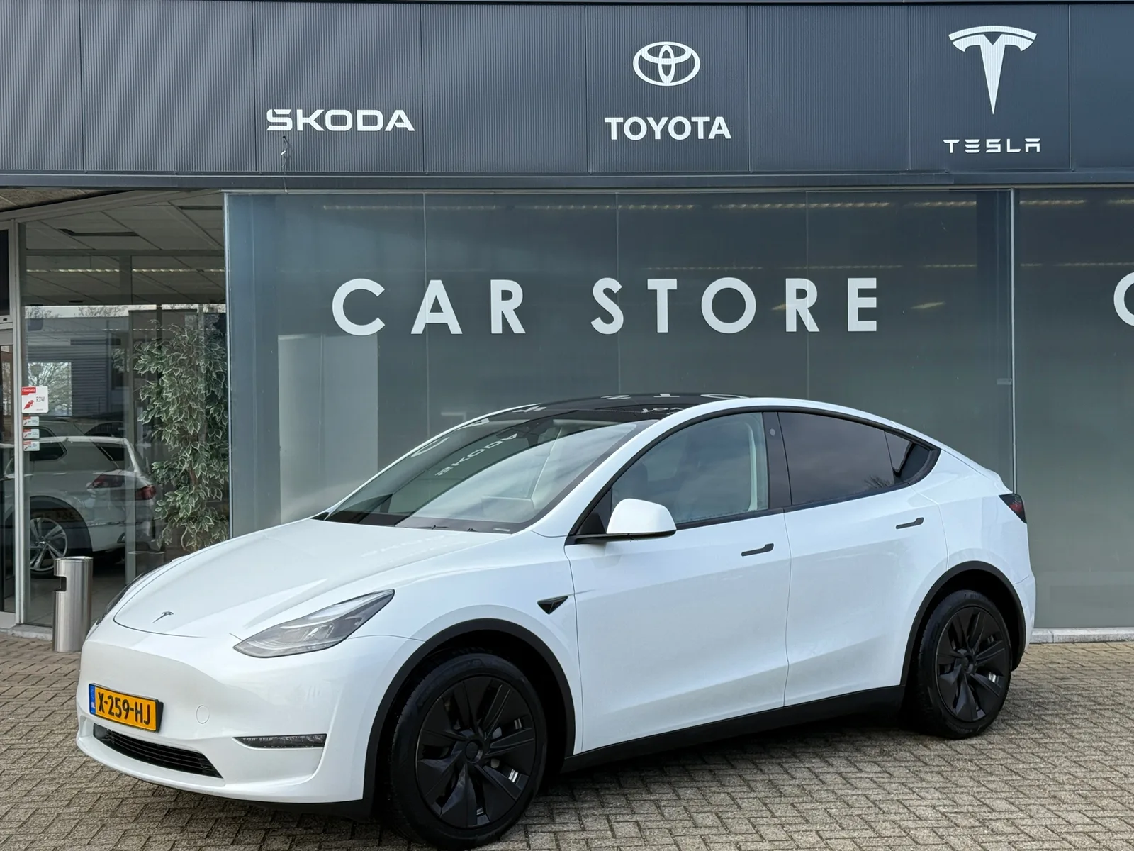 Tesla Model Y (2023) — foto 1