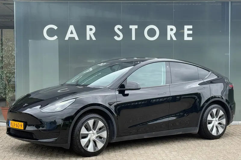 Tesla Model Y (2023)