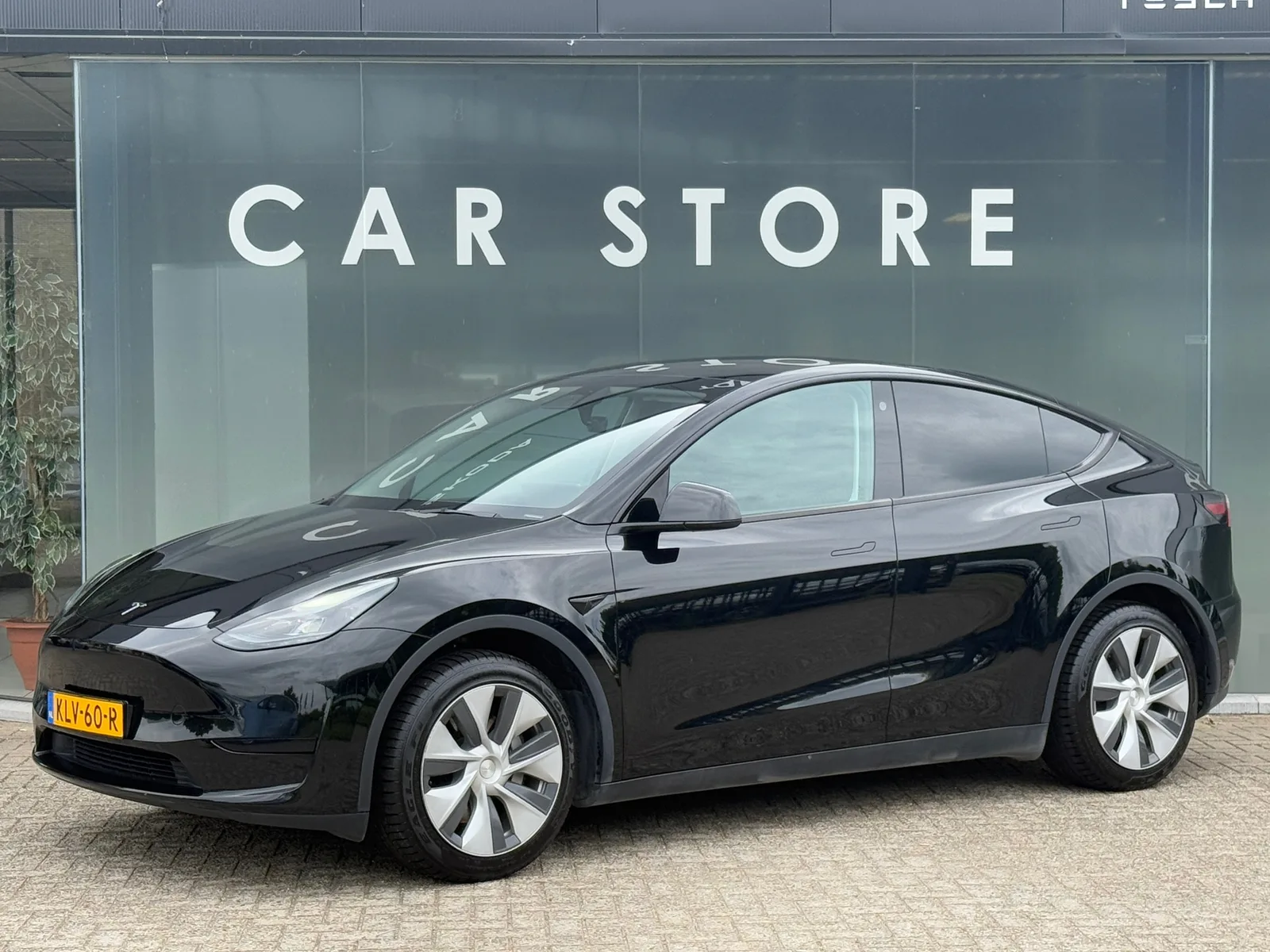 Tesla Model Y (2023) — foto 1