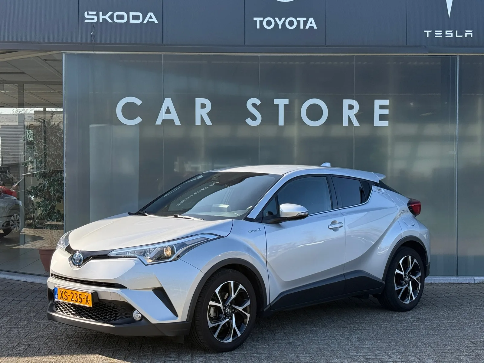 Toyota C-HR (2019) — foto 1