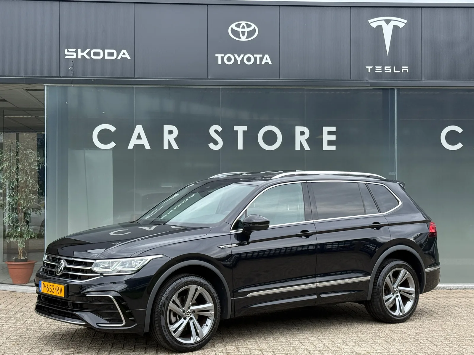 Volkswagen Tiguan (2022) — foto 1