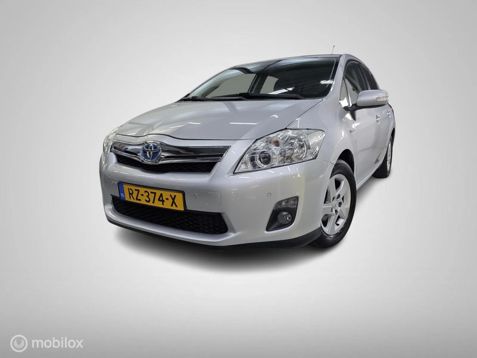 Toyota Auris (2011) — foto 1