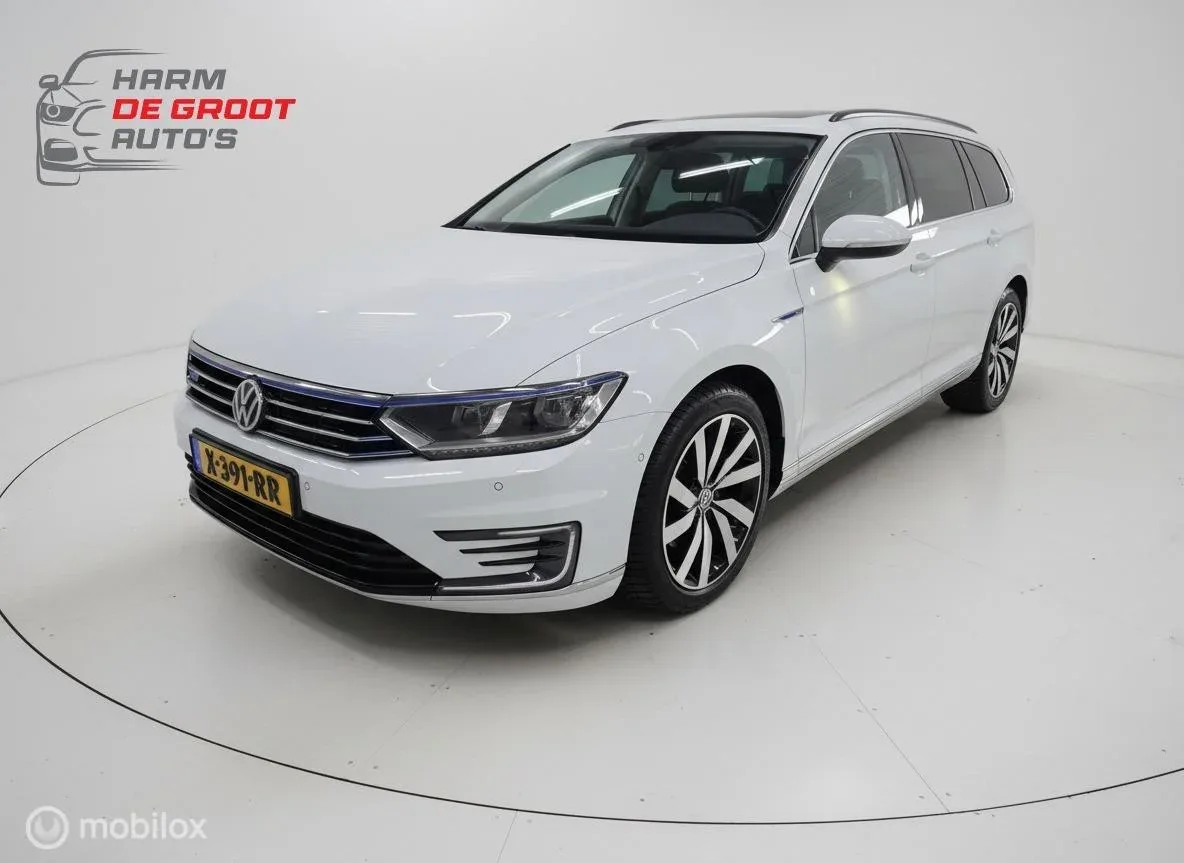Volkswagen Passat (2018) — foto 1