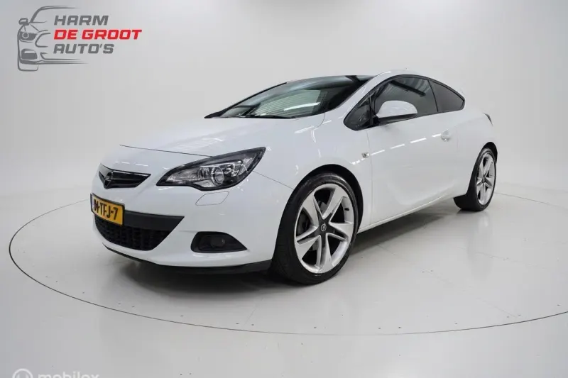 Opel Astra GTC (2012)