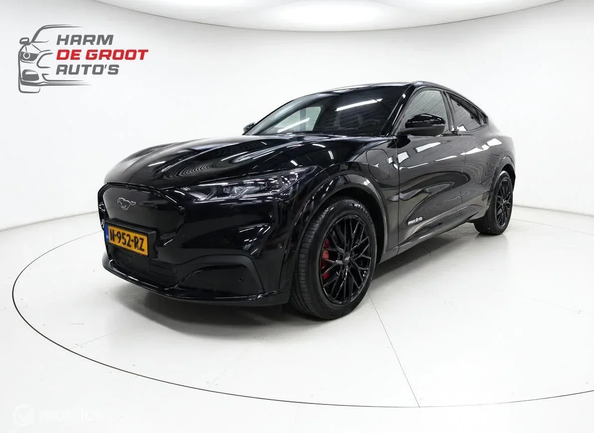 Ford Mustang Mach-E (2021) — foto 1