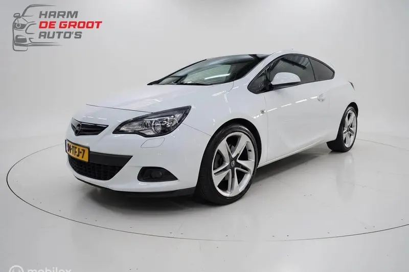 Opel Astra GTC (2012)