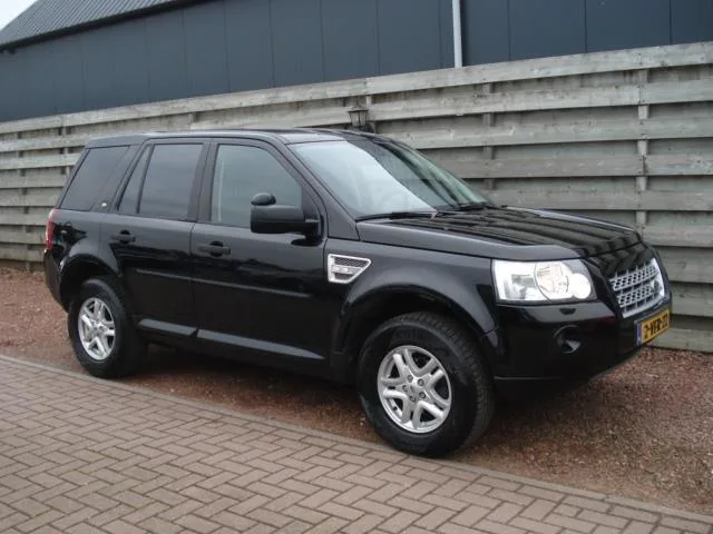 Land Rover Freelander (2010) — foto 1