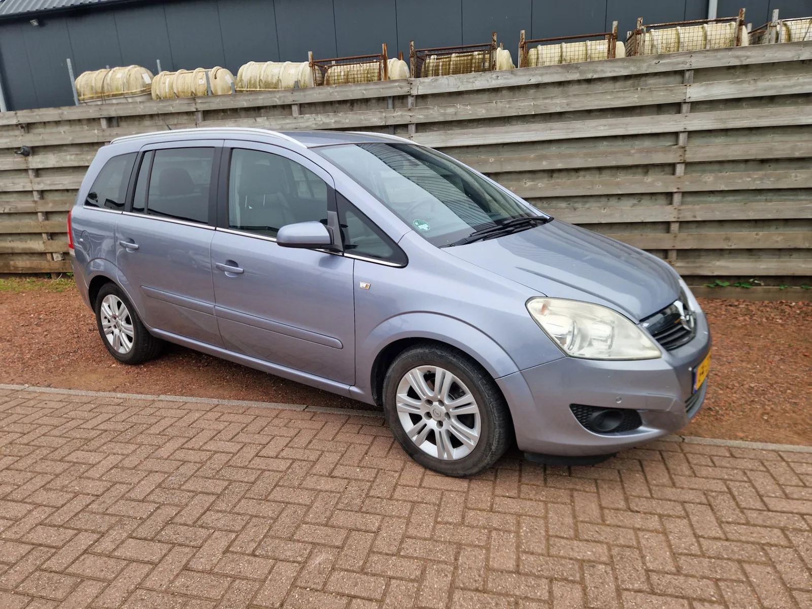 Opel Zafira (2008) — foto 1