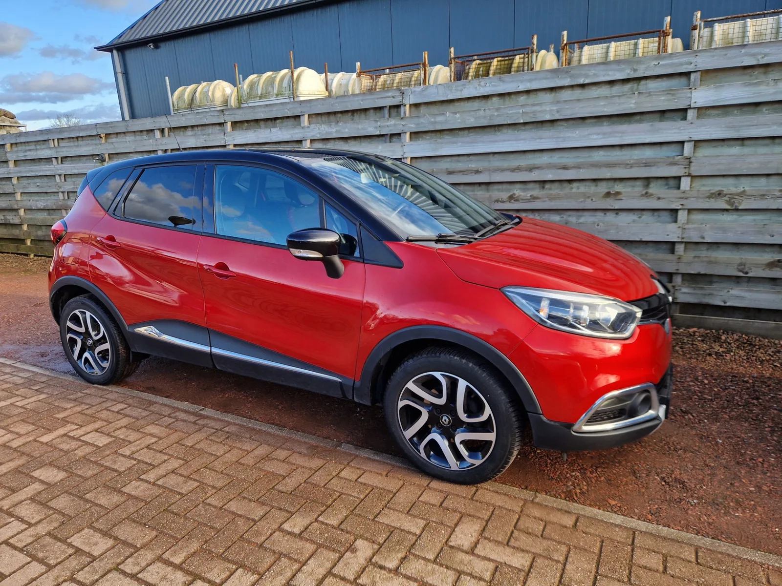 Renault Captur (2016) — foto 1