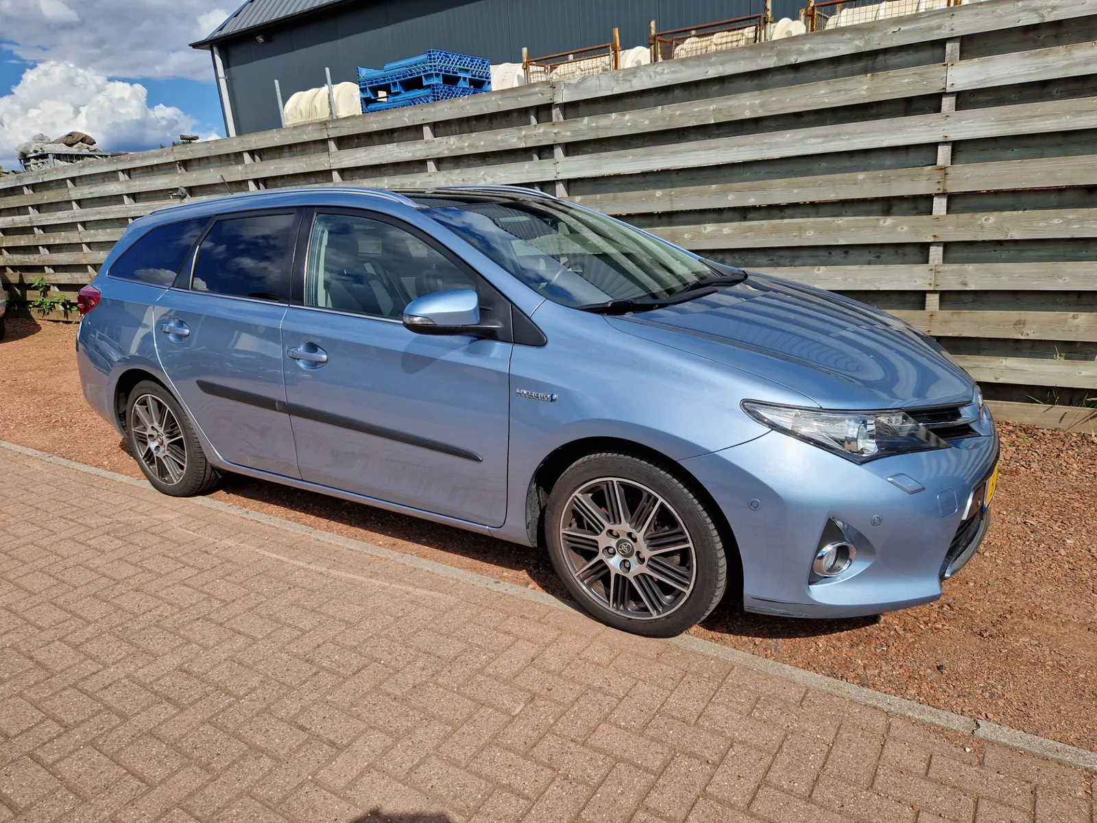 Toyota Auris (2014) — foto 1