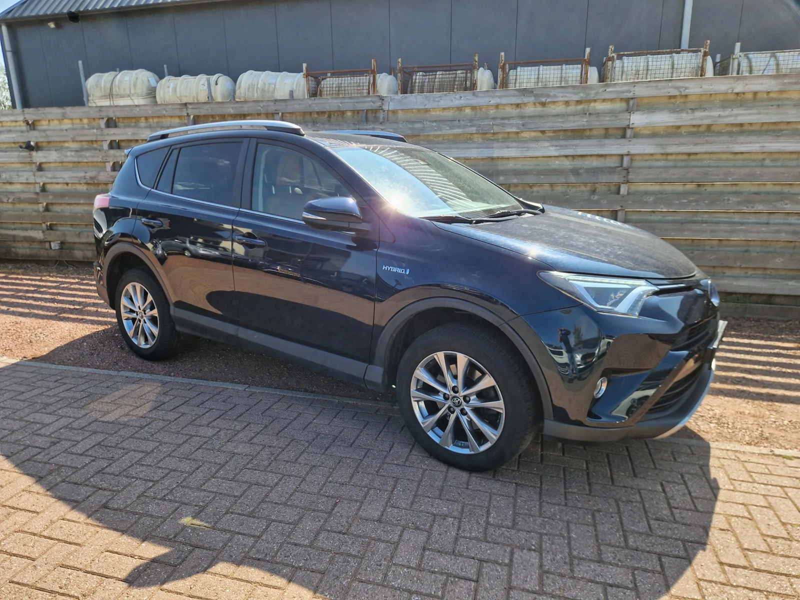 Toyota RAV4 (2017) — foto 1