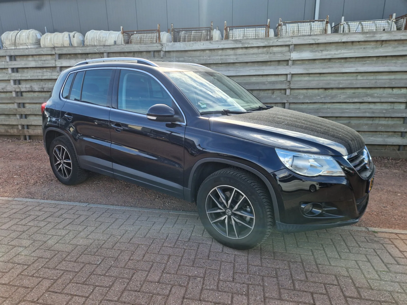 Volkswagen Tiguan (2010) — foto 1