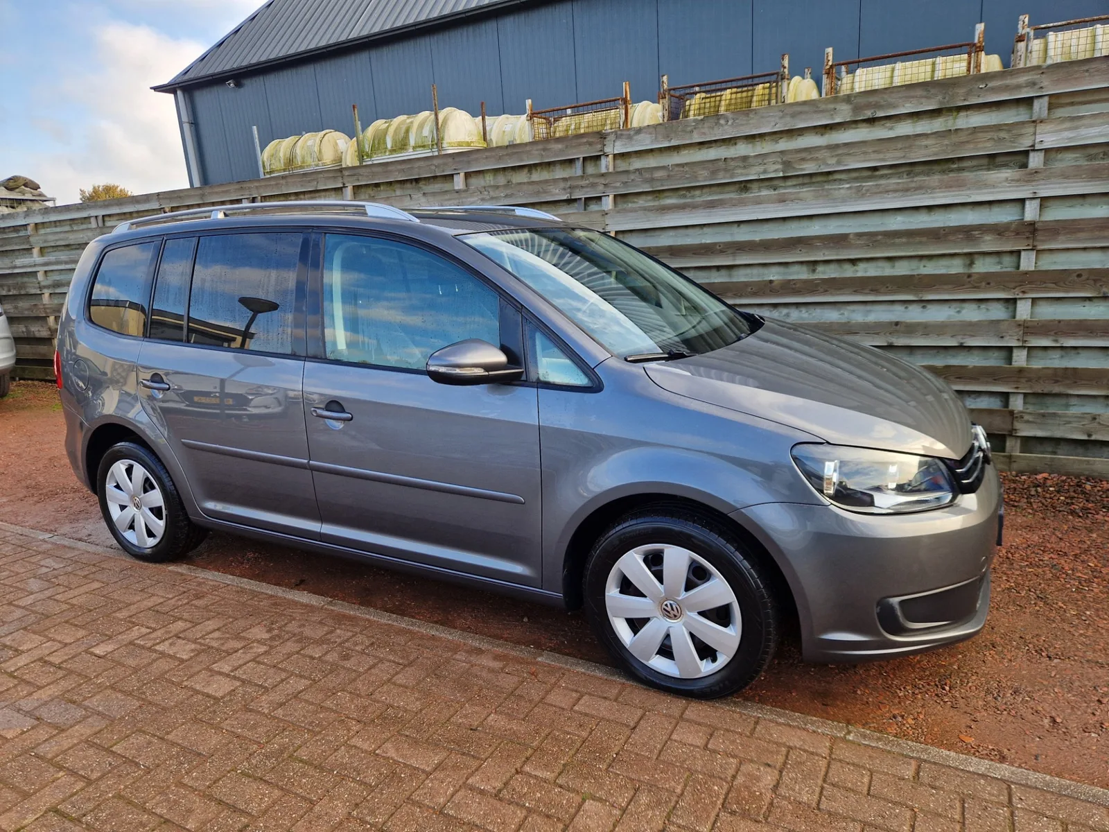 Volkswagen Touran (2013) — foto 1