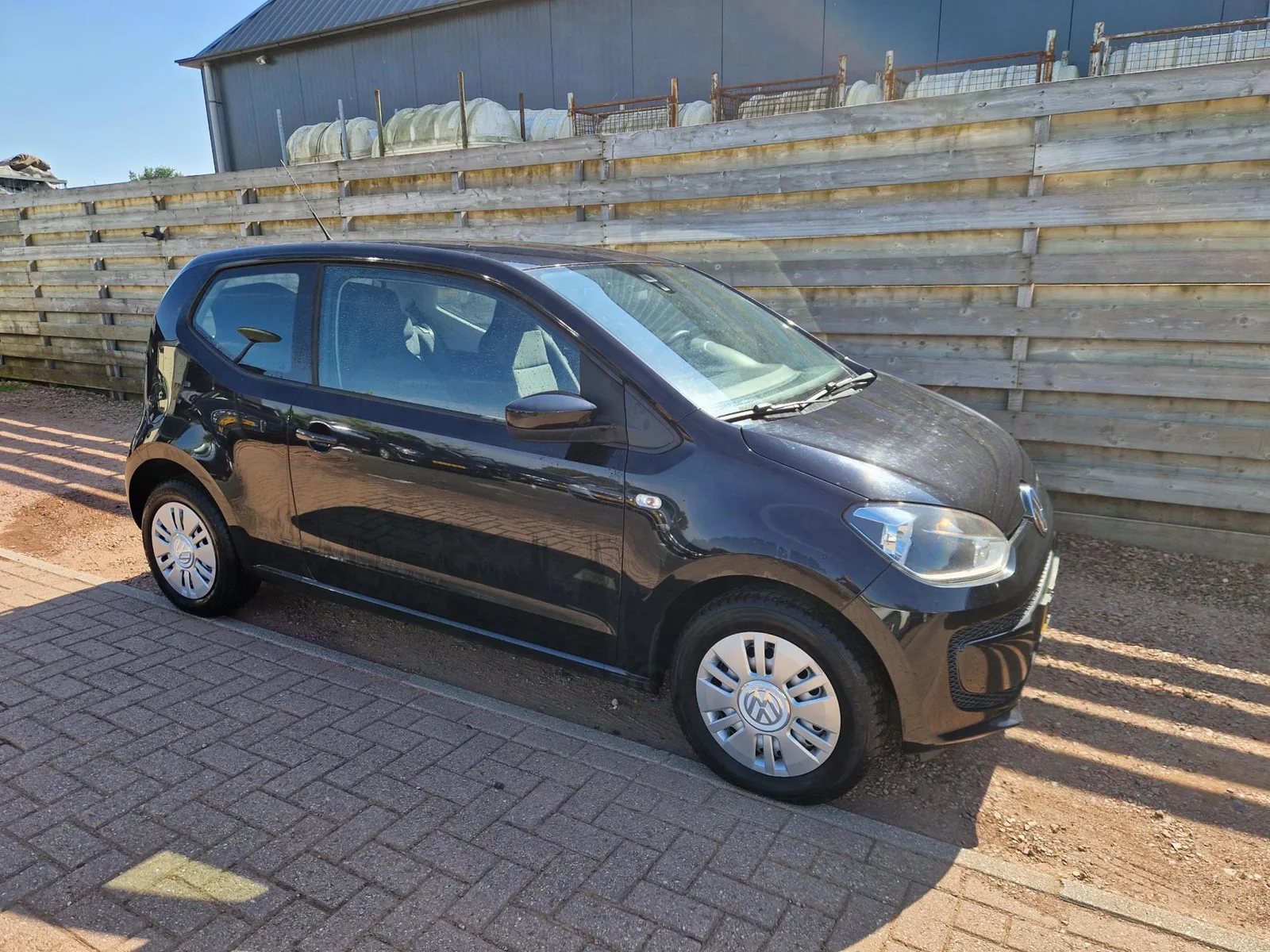 Volkswagen Up! (2012) — foto 1