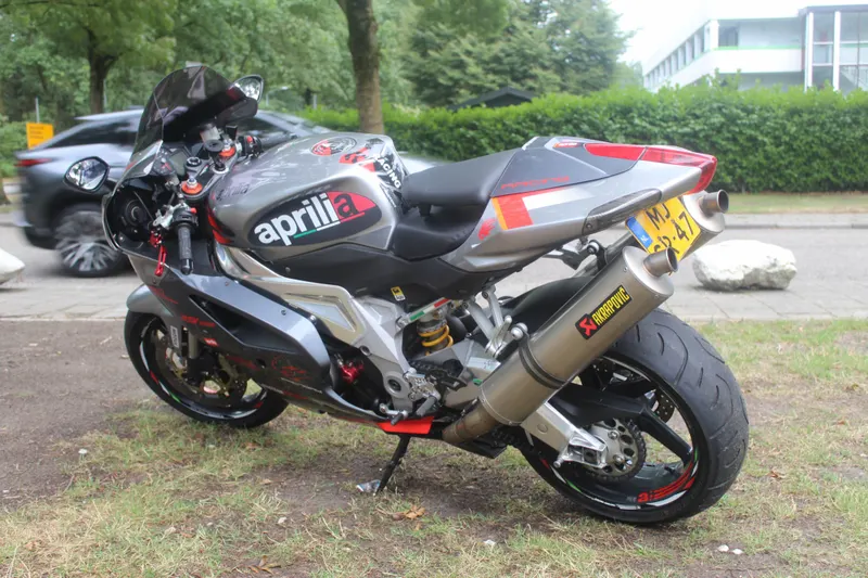 Aprilia RSV 1000 R (2003)