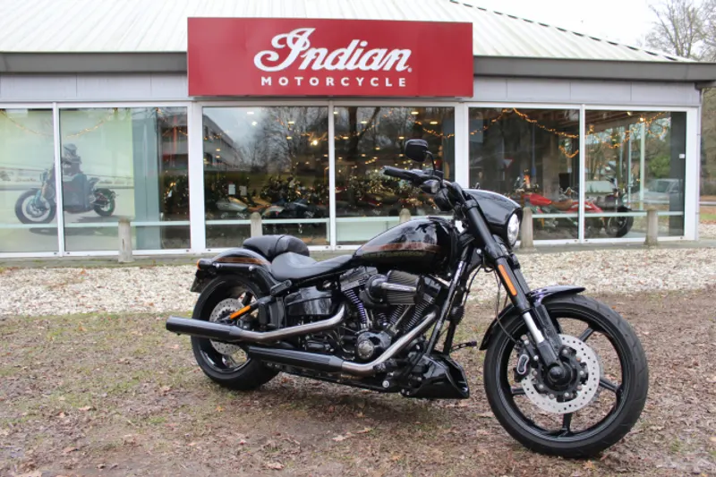 Harley-Davidson CVO Breakout (2016)