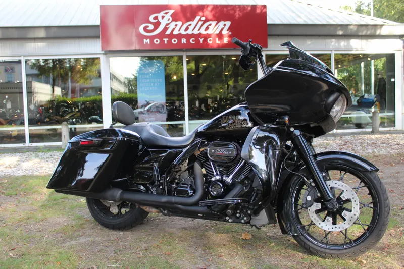 Foto van Harley-Davidson Road Glide ST FLTRXST