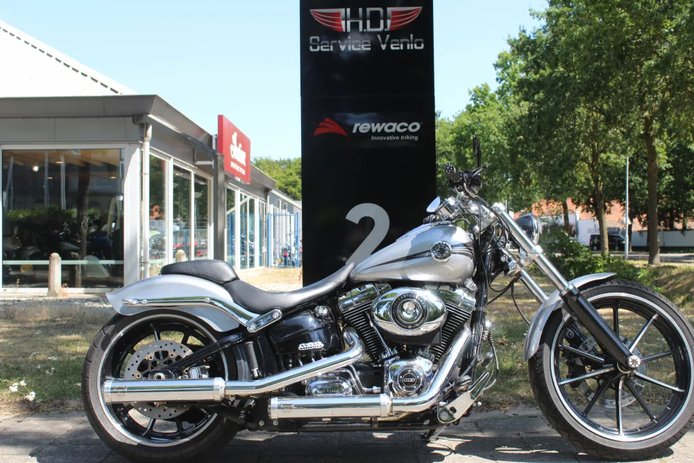 Harley-Davidson Softail Breakout (2014) — foto 1