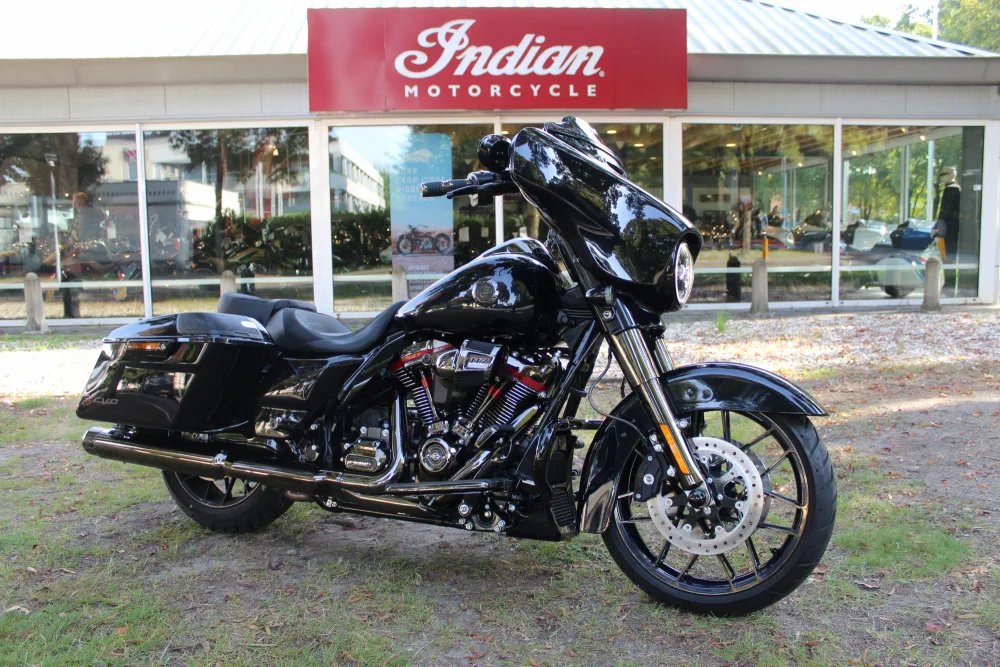 Harley-Davidson CVO Street Glide (2022) — foto 1