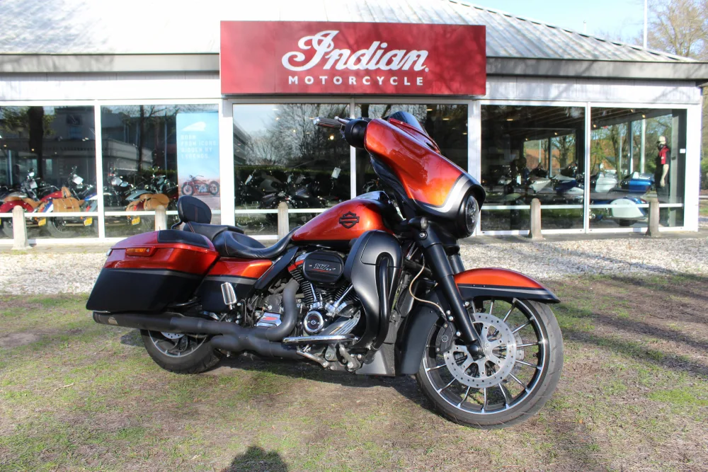 Harley-Davidson Street Glide (2018) — foto 1