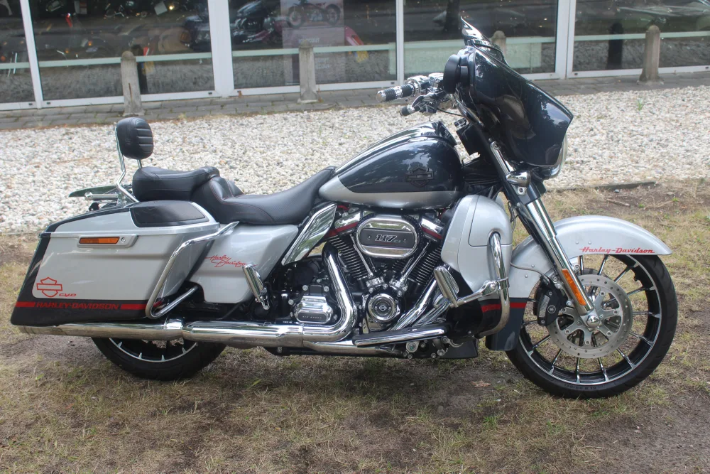 Harley-Davidson Street Glide (2020) — foto 1