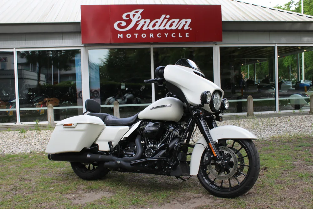 Harley-Davidson Street Glide (2018) — foto 1