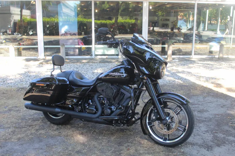 Harley-Davidson Street Glide (2014)