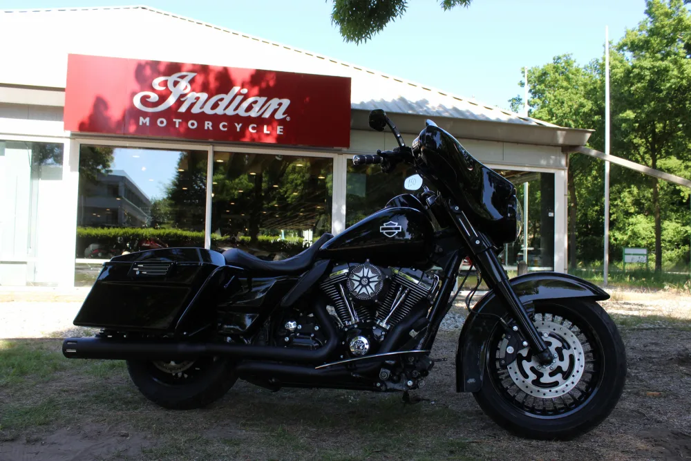 Harley-Davidson Street Glide (2011) — foto 1