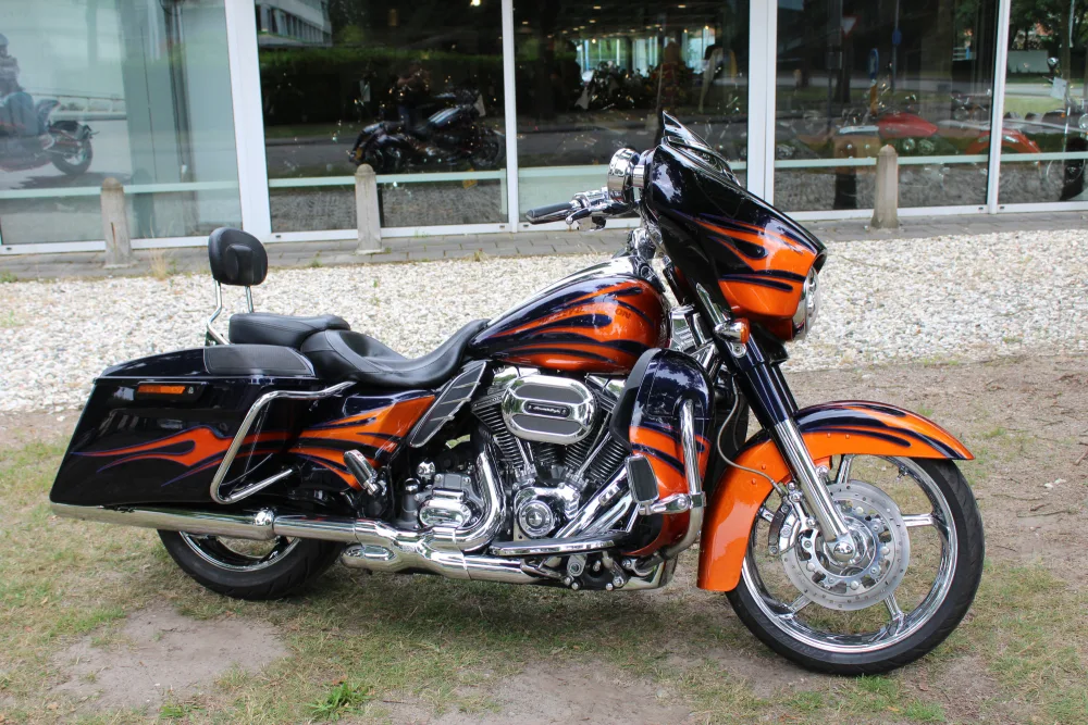 Harley-Davidson Street Glide (2016) — foto 1