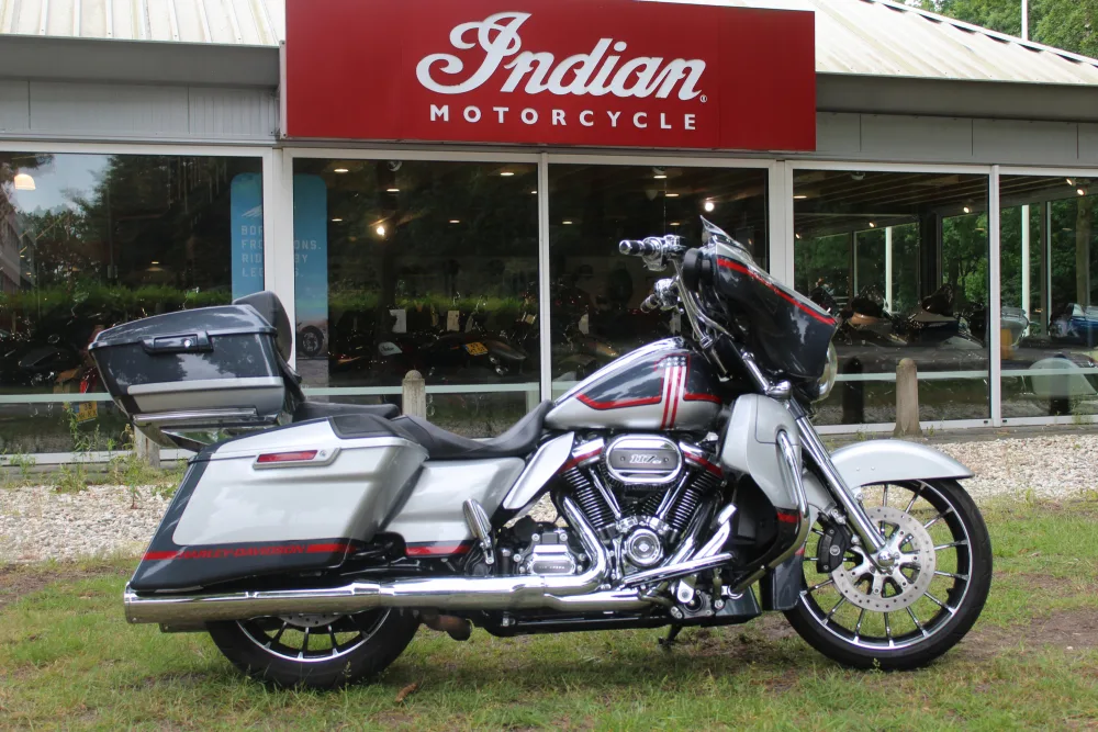 Harley-Davidson Street Glide (2019) — foto 1
