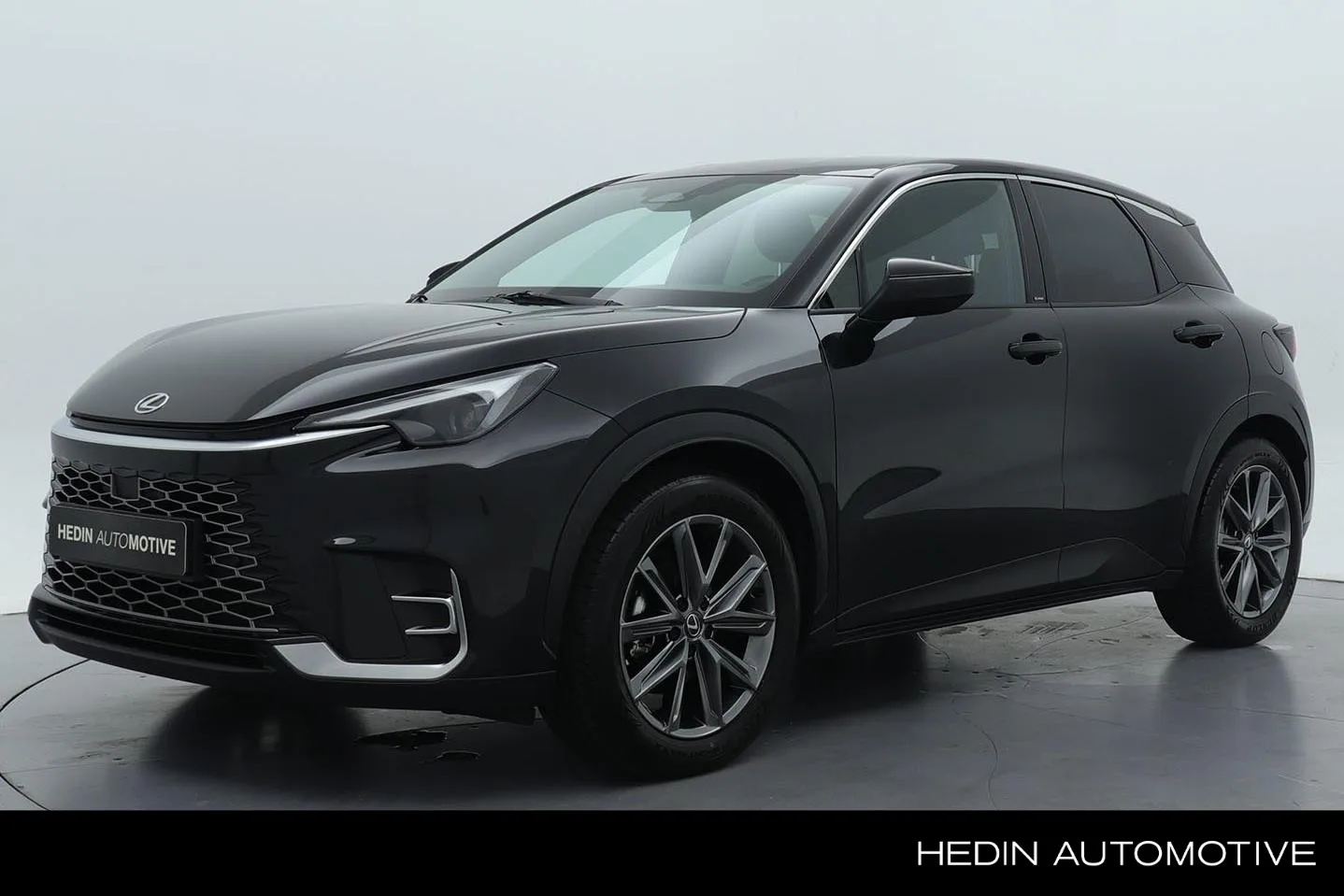Lexus LBX (2024) — foto 1