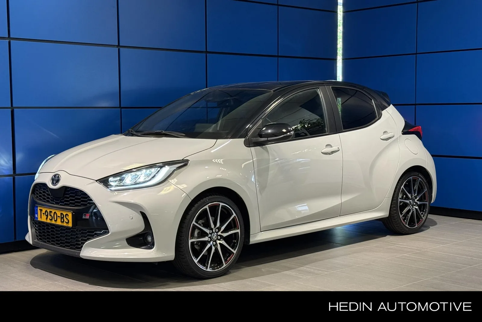 Toyota Yaris (2023) — foto 1