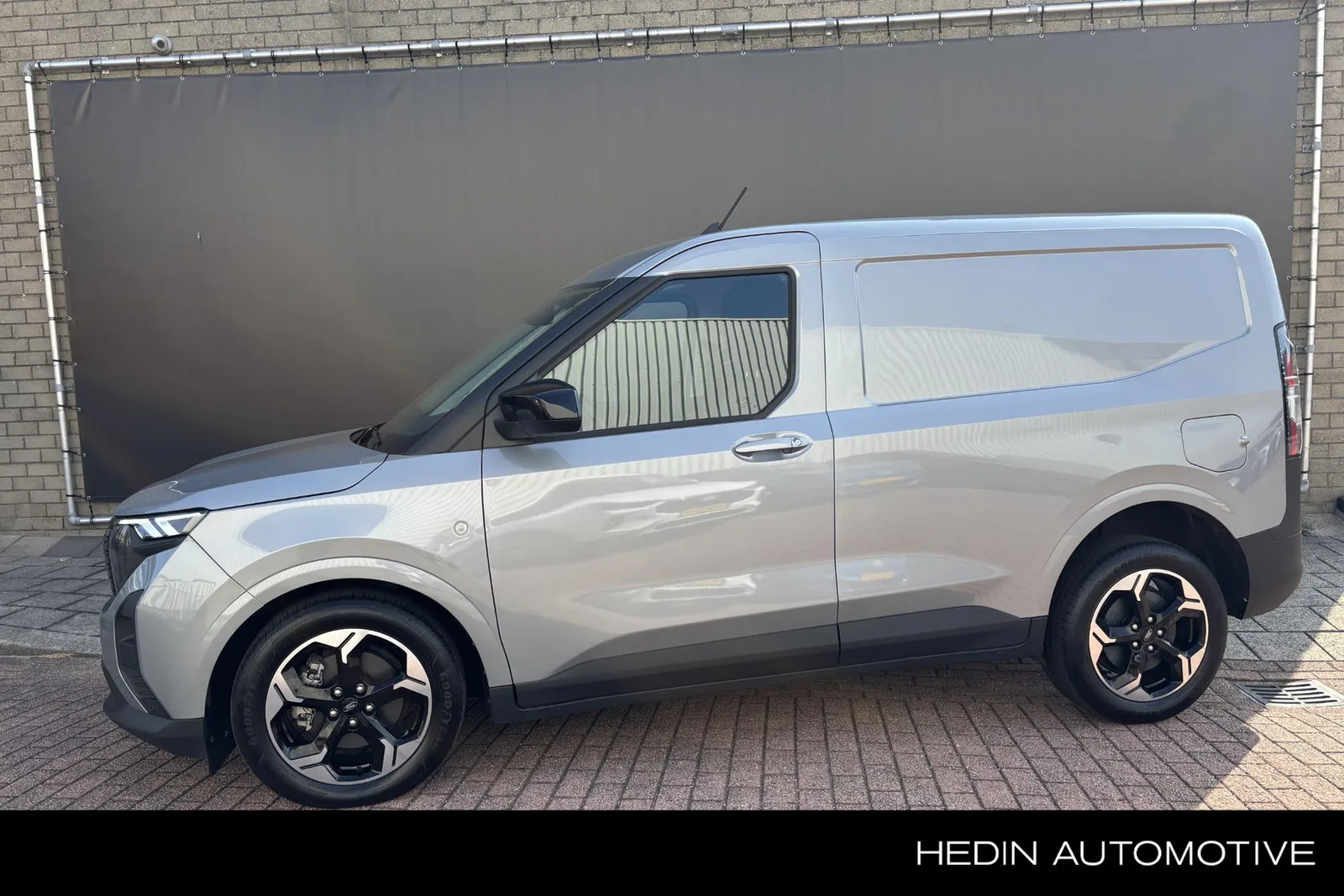 Ford E-Transit Courier (2025) — foto 1