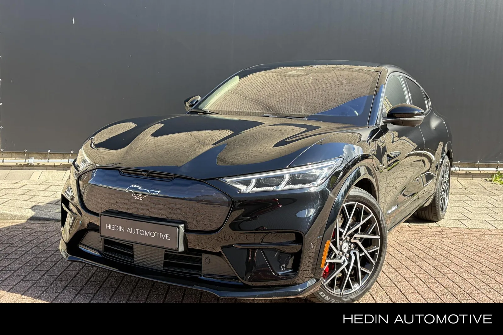 Ford Mustang Mach-E (2024) — foto 1