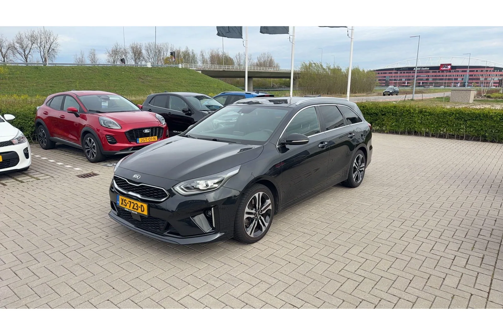 Kia Ceed Sportswagon (2019) — foto 1