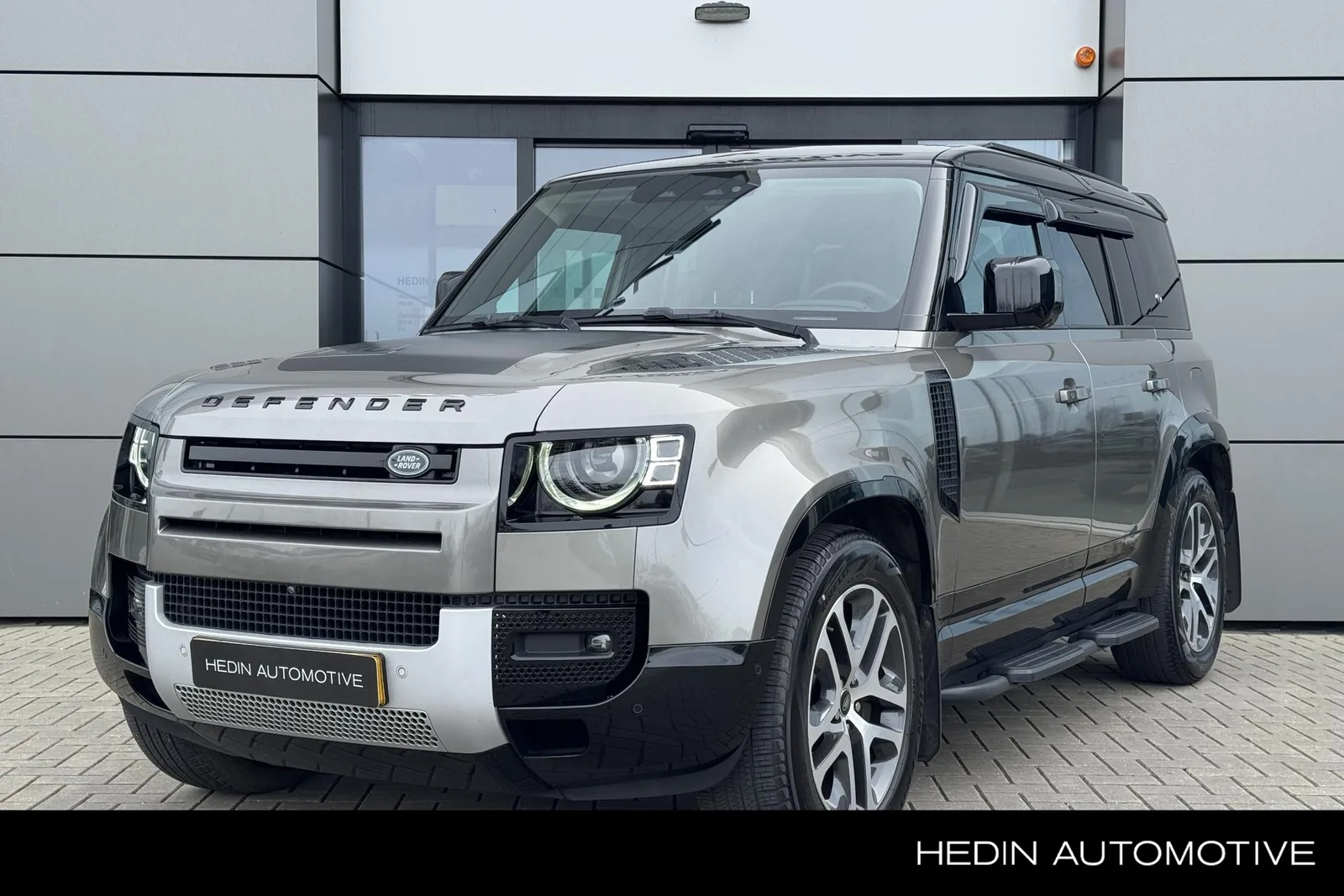Land Rover Defender (2022) — foto 1