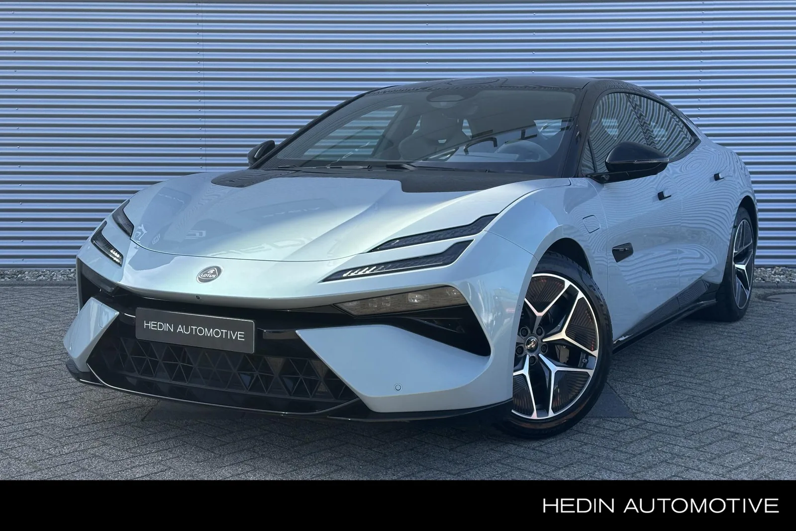 Lotus Emeya (2025) — foto 1