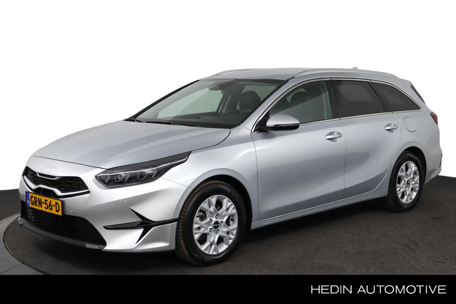 Kia Ceed Sportswagon (2024) — foto 1