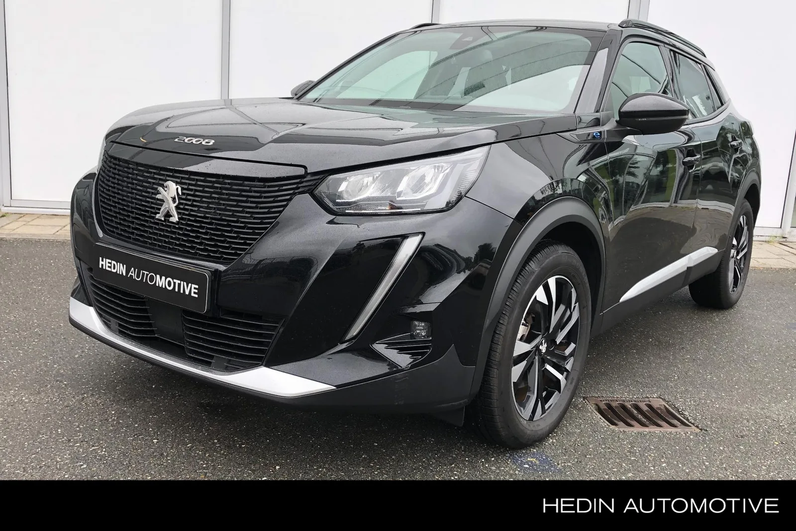 Peugeot e-2008 (2022) — foto 1