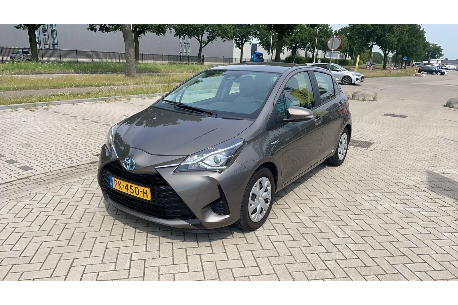 Toyota Yaris (2017) — foto 1
