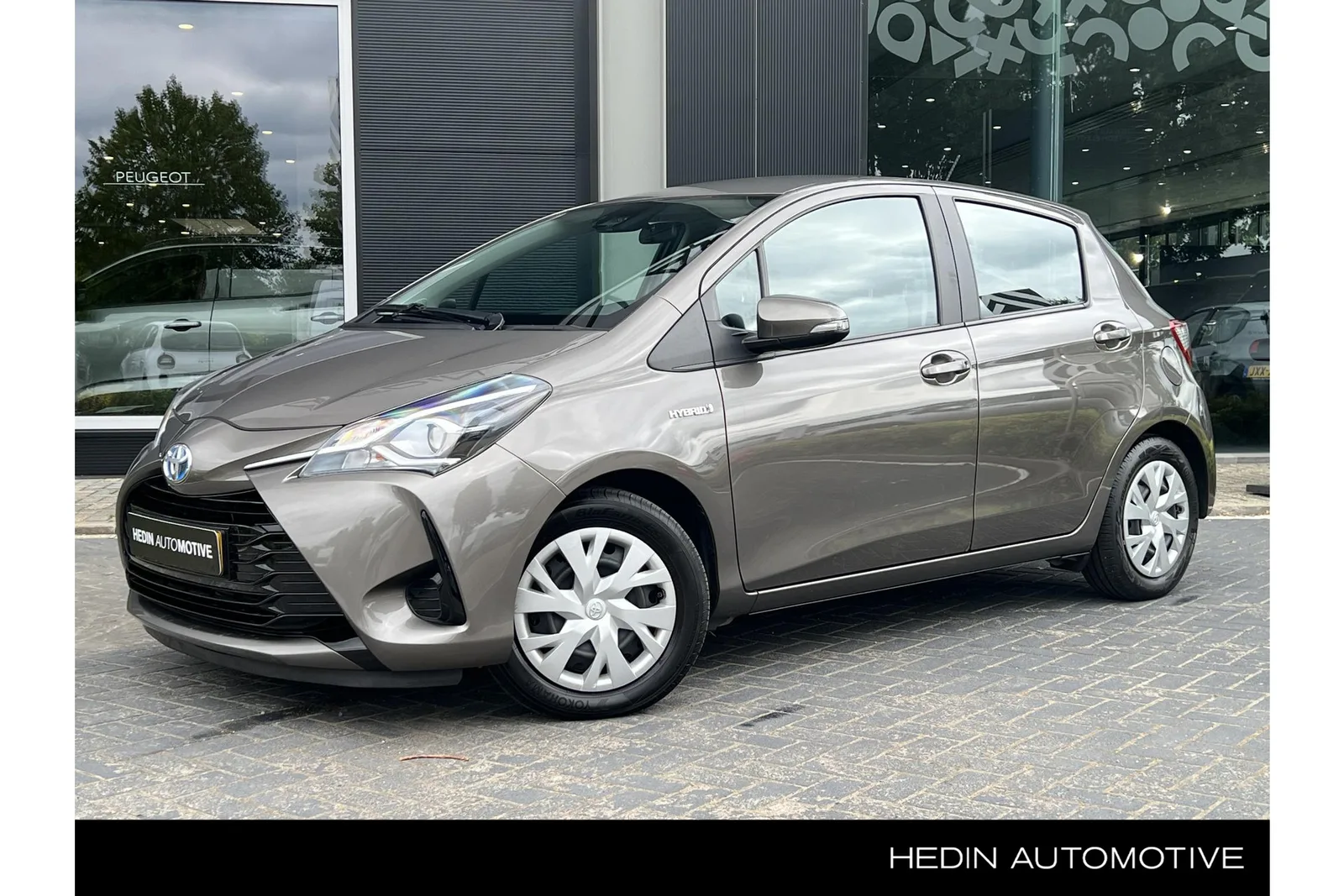 Toyota Yaris (2017) — foto 1