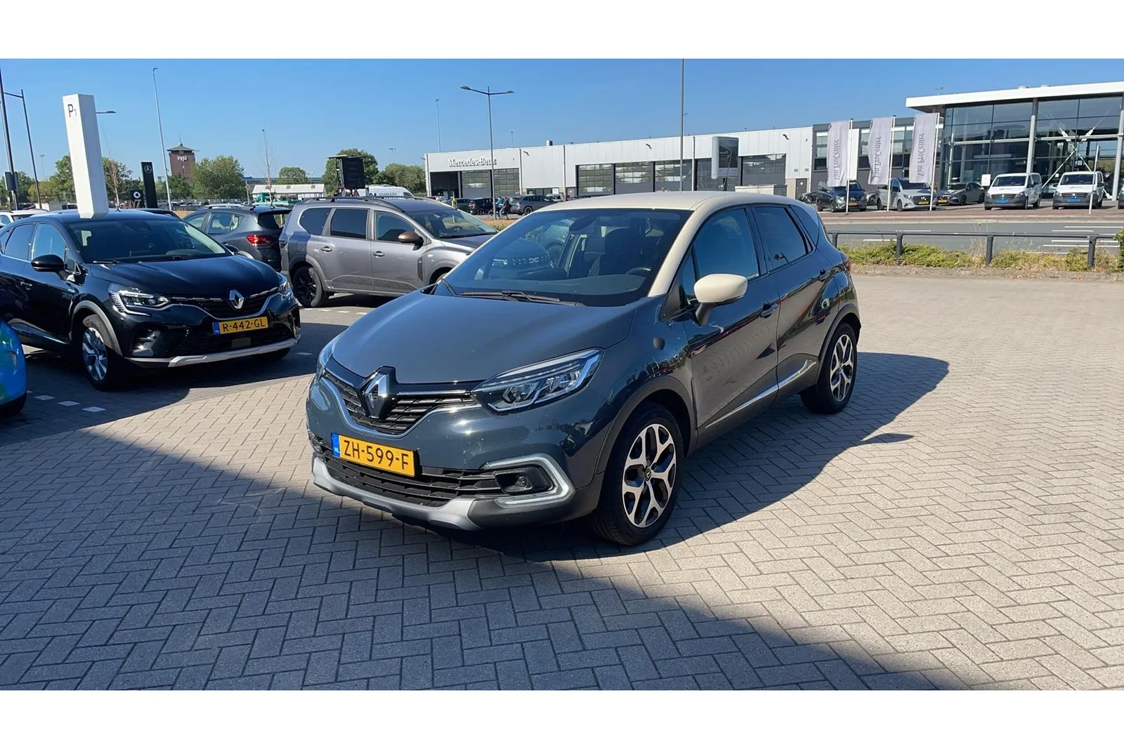 Renault Captur (2019) — foto 1
