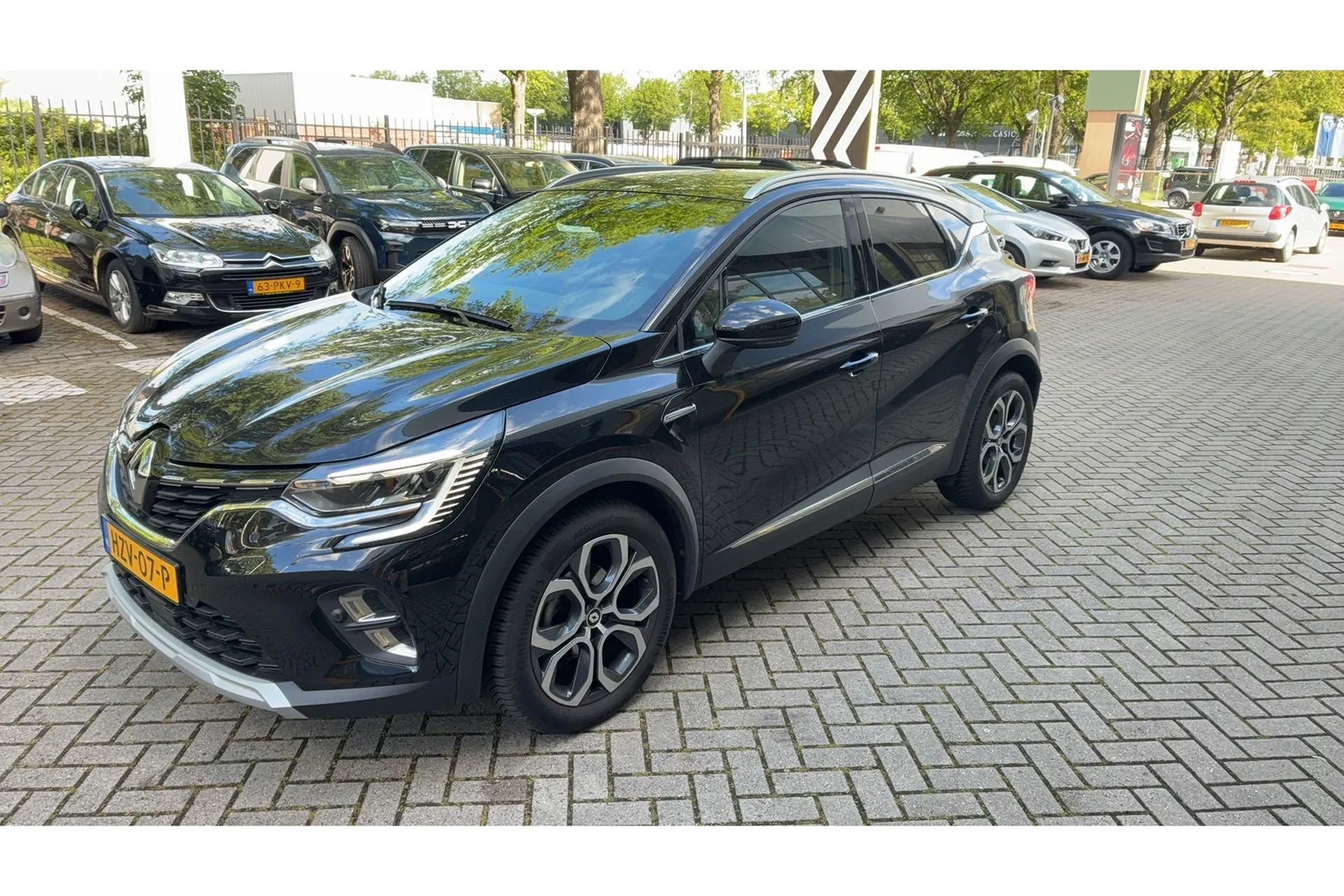 Renault Captur (2023) — foto 1