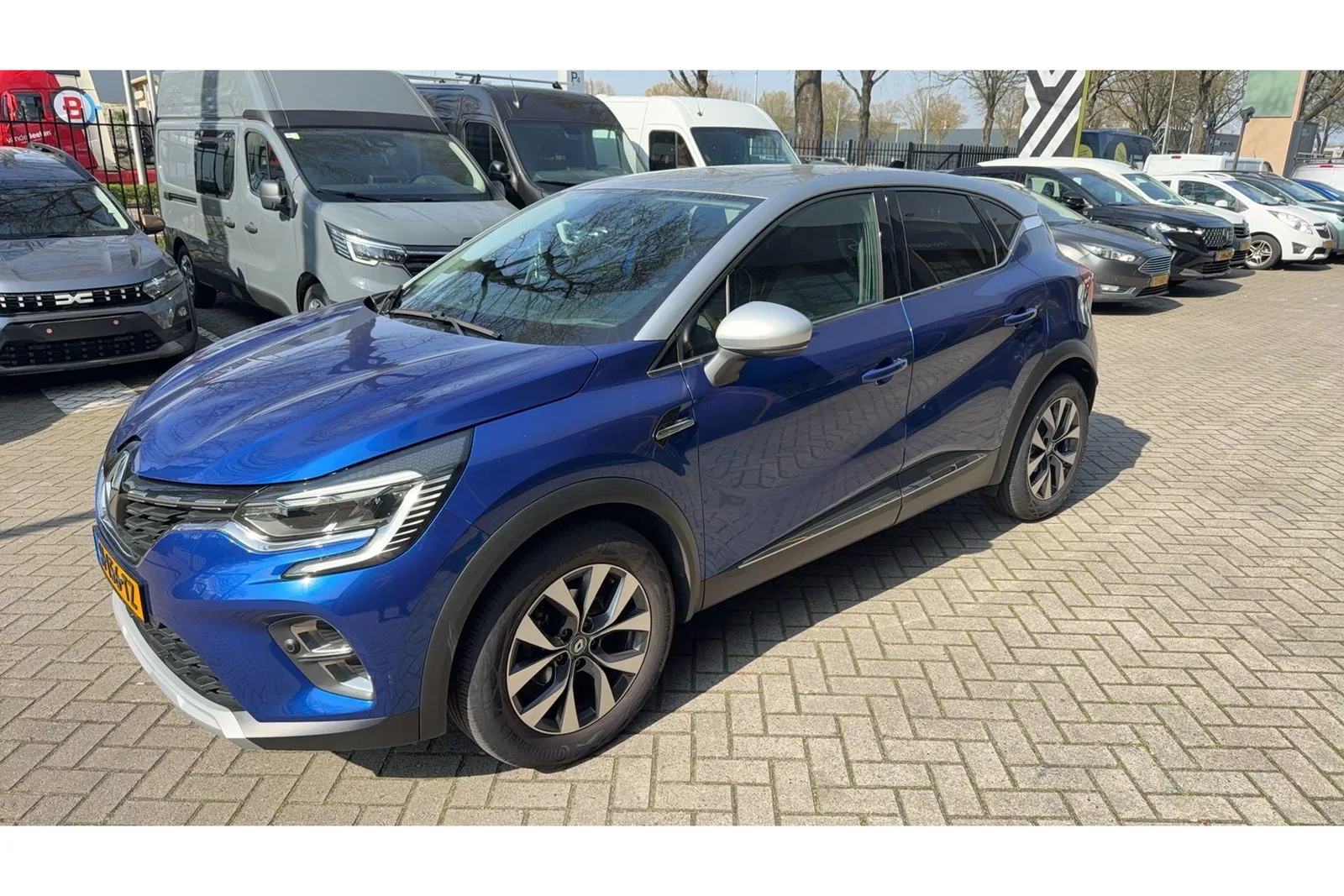 Renault Captur (2020) — foto 1