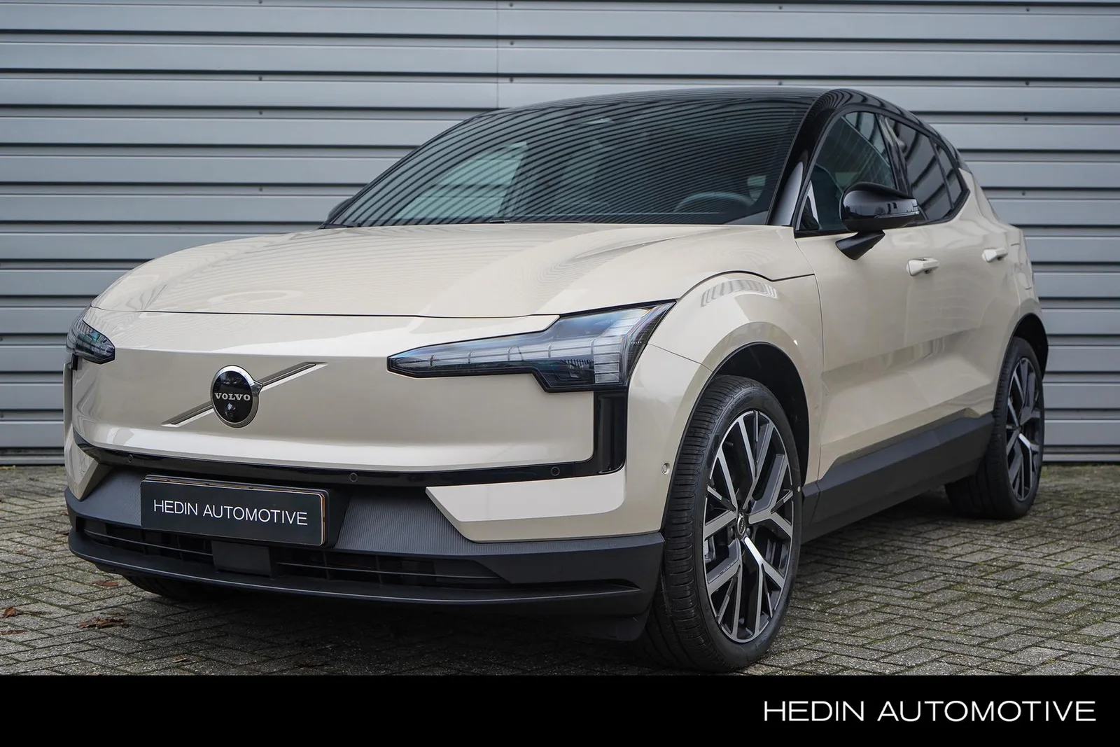 Volvo EX30 (2025) — foto 1