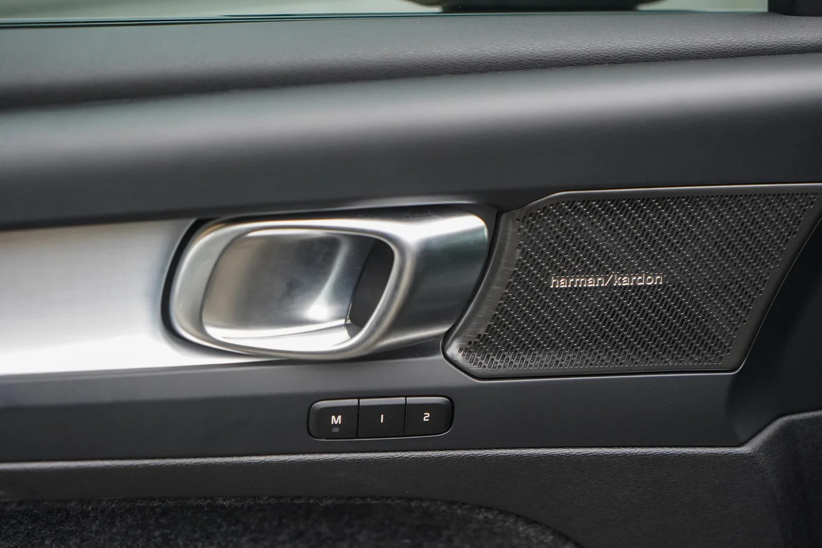 Volvo XC40 (2026) — foto 1
