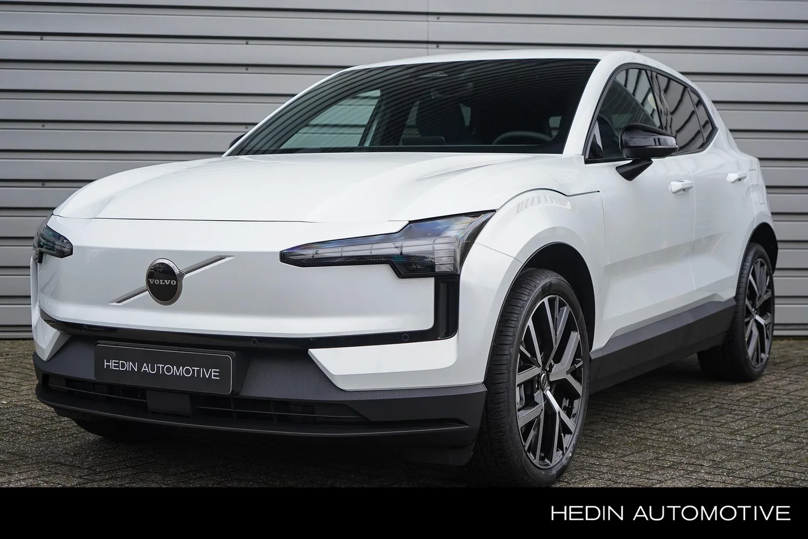 Volvo EX30 (2026) — foto 1