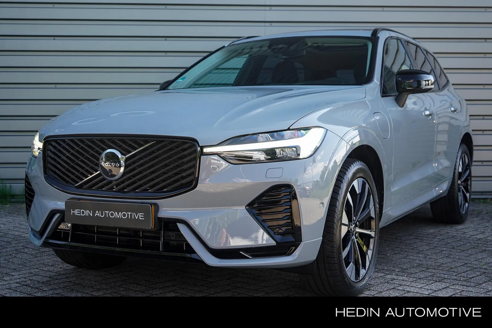 Volvo XC60 (2025) — foto 1